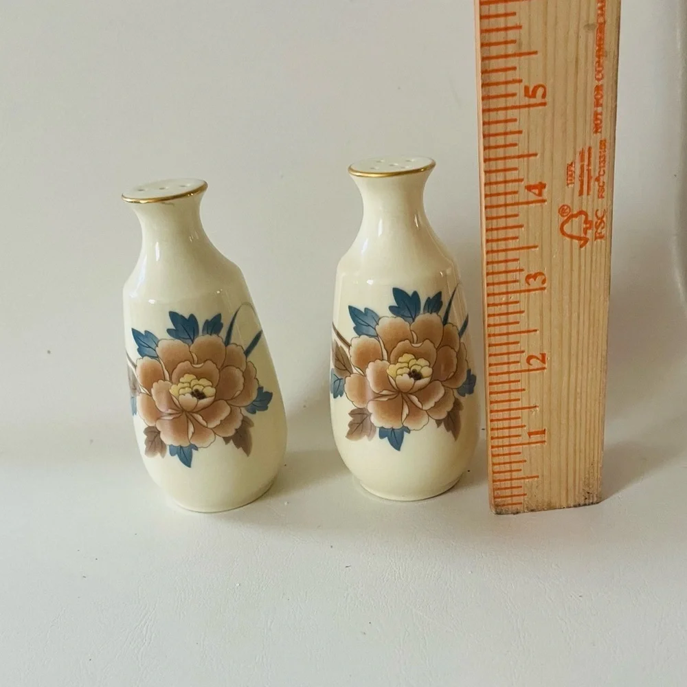 Floral Cream Ceramic Salt and Pepper Shakers Japan